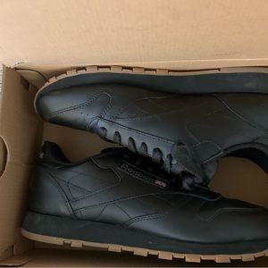 Reebok Classic Leather Shoes Sz 7.5 in box